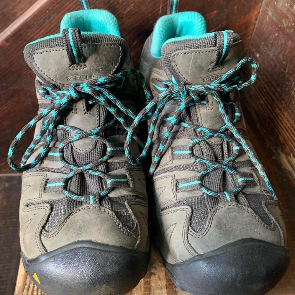 Keen women’s hiking shoes size 9